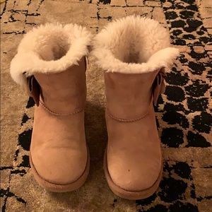 Girls ugg with bow